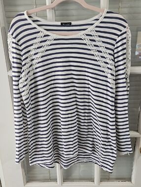 ❤️ Hannah Navy & White Striped Lace-Inset Long Sleeve Top. Sz L